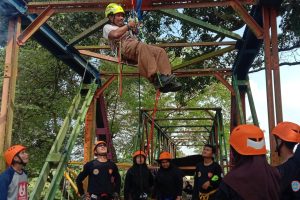Read more about the article Pengenalan Teknik Kegiatan di Atas Ketinggian untuk Anggota Pramuka